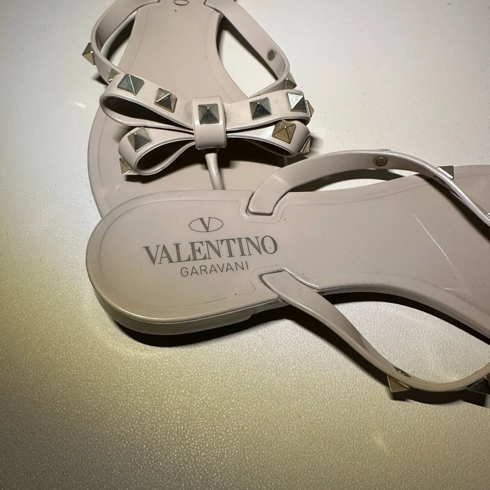 Valentino Cream ROCKSTUD RUBBER SLIPPER - Picture 2 of 3